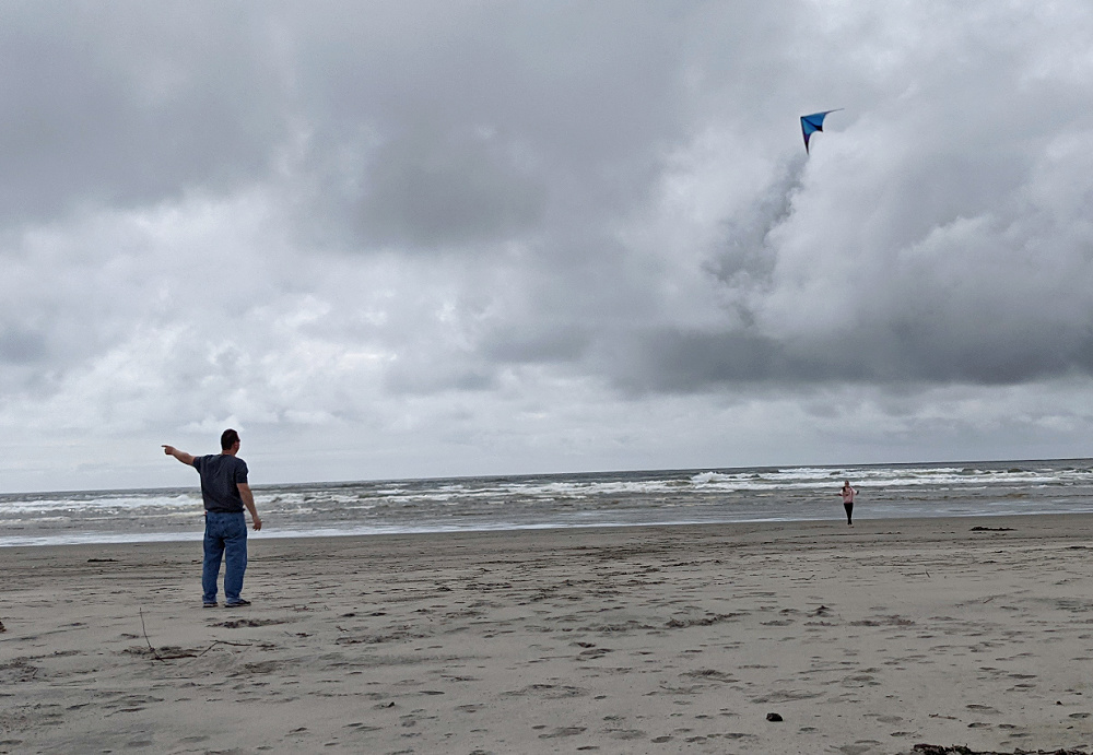 Flying a kite at Long Beach WA (1)