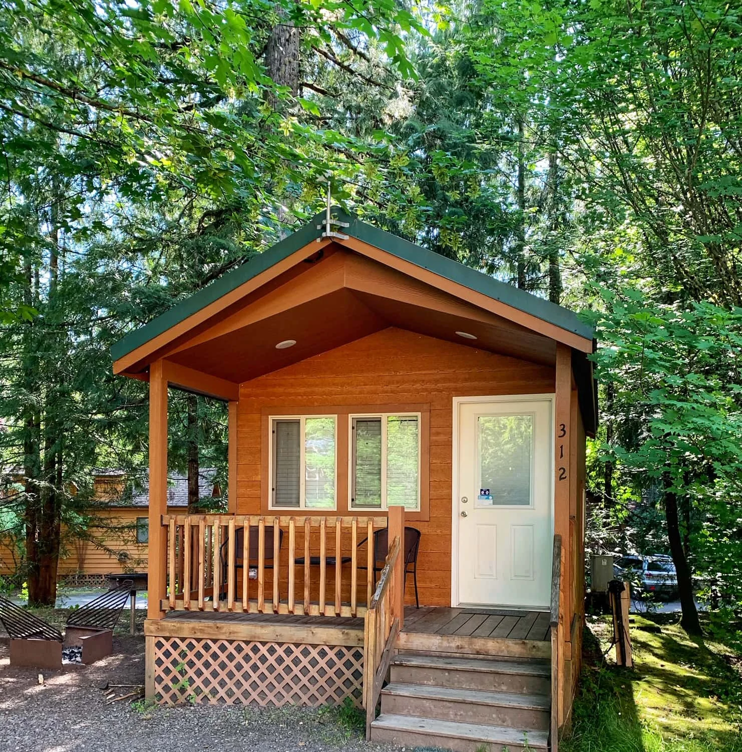 Deluxe Cabins at Mt Hood Village RV Resort