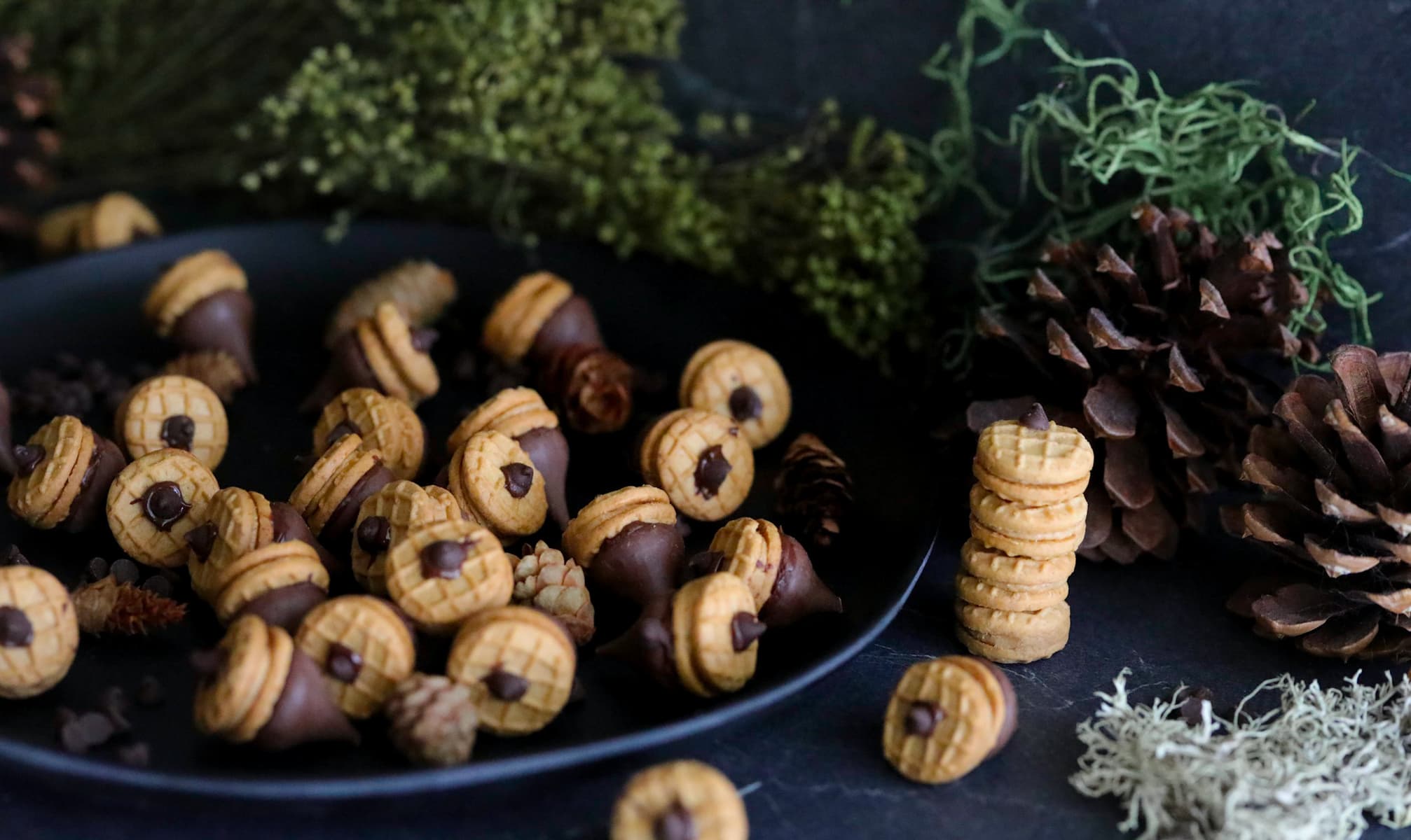 Acorn cookies with nutter butter Acorn cookies with nutter butter