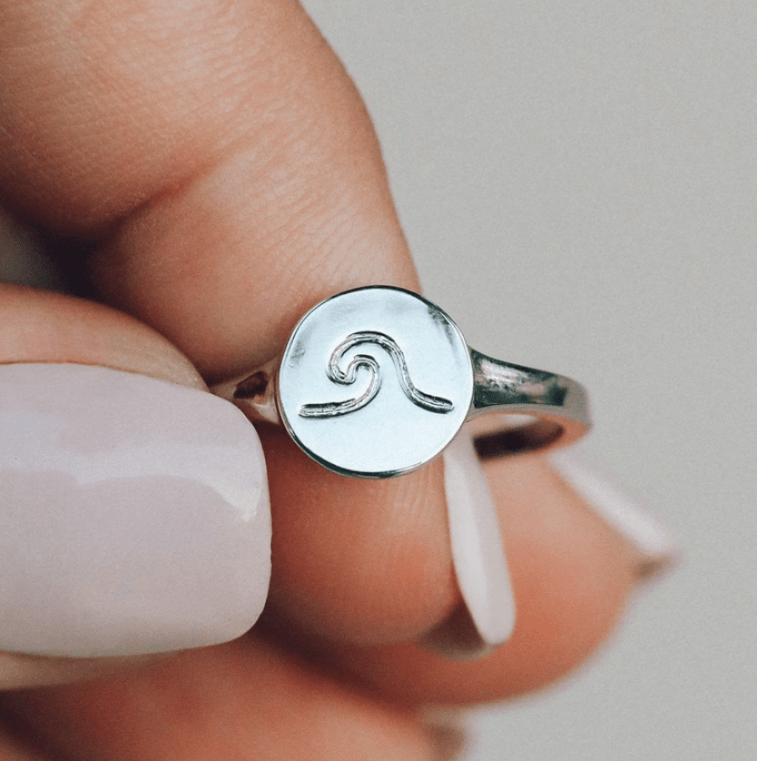 Wave coin ring
