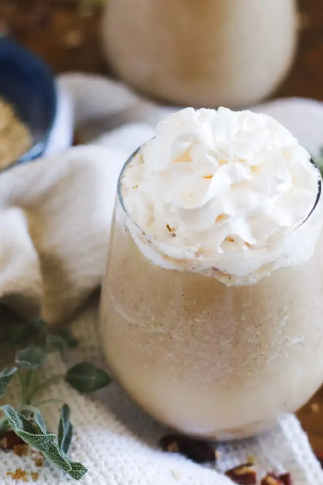 Apple Pie Smoothie & Whipped Cream