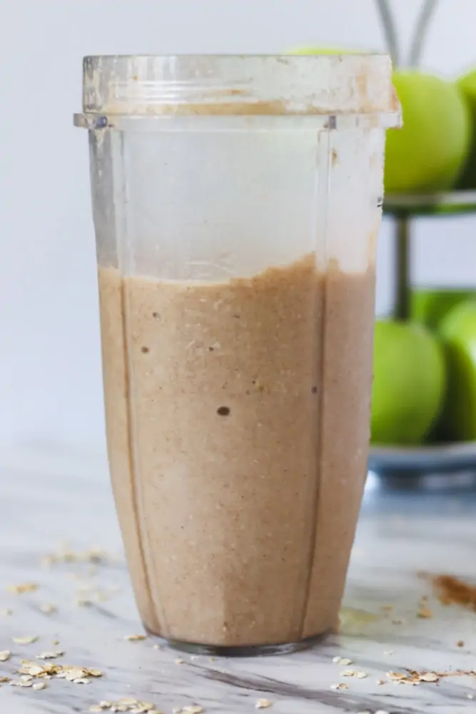 Blending apple pie smoothie ingredients