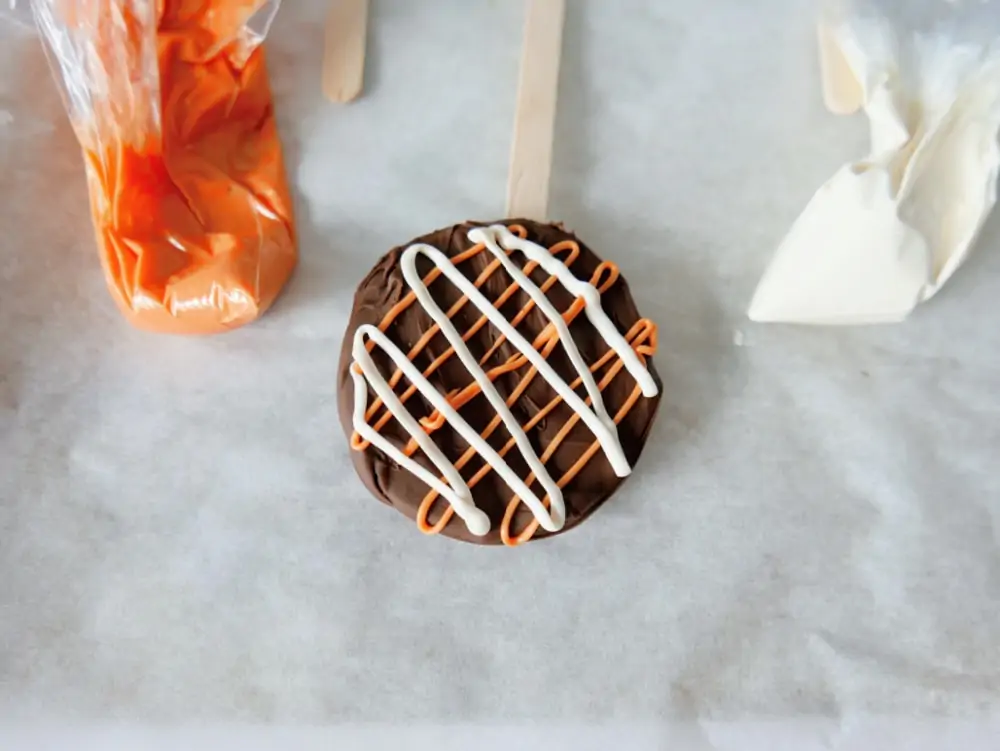 Decorating caramel apple pops