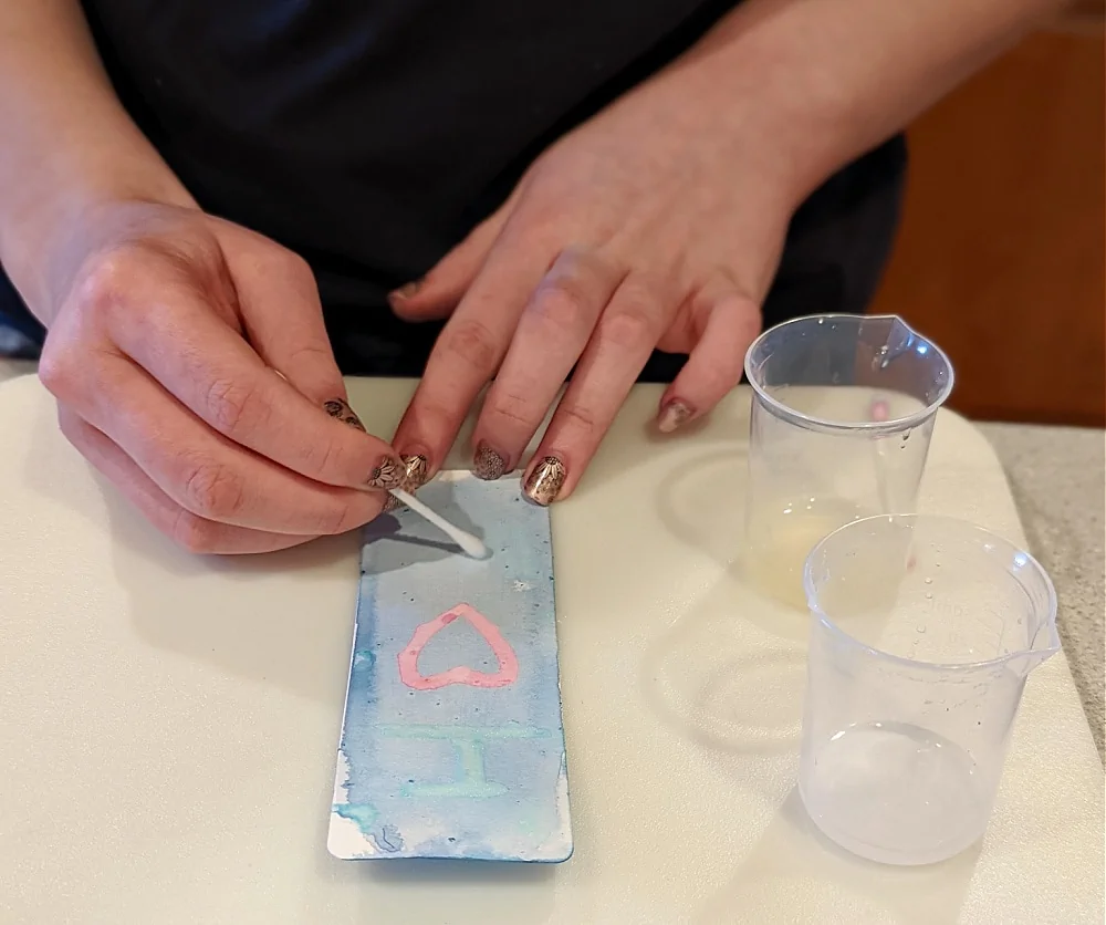 Decorating bookmarks with natural dyes