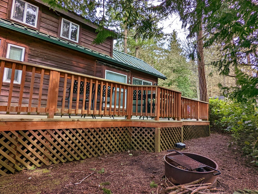 La Conner Cabin Deck & firepit