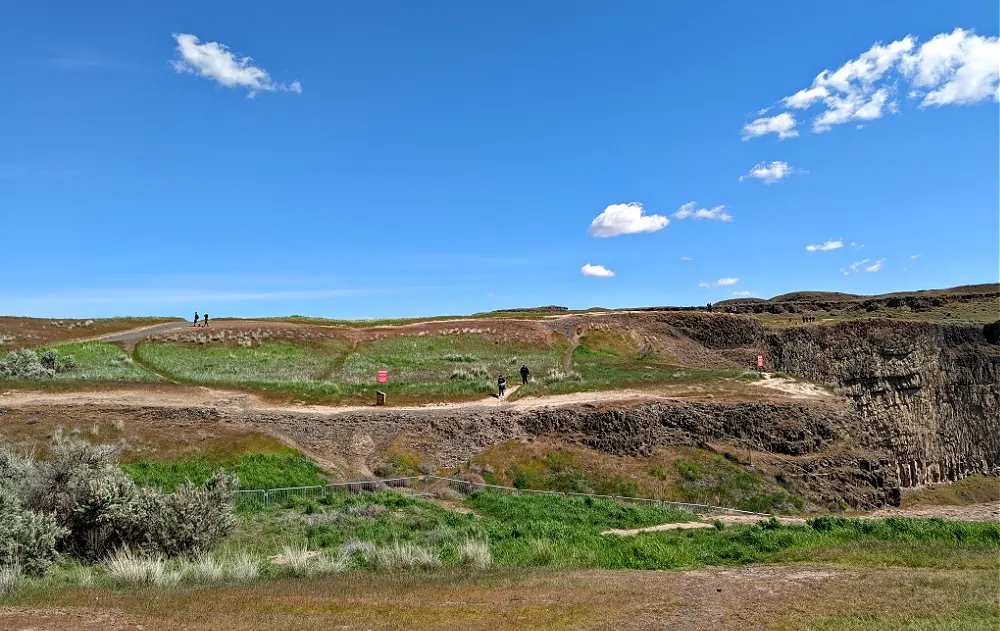 Trails around Palouse Falls