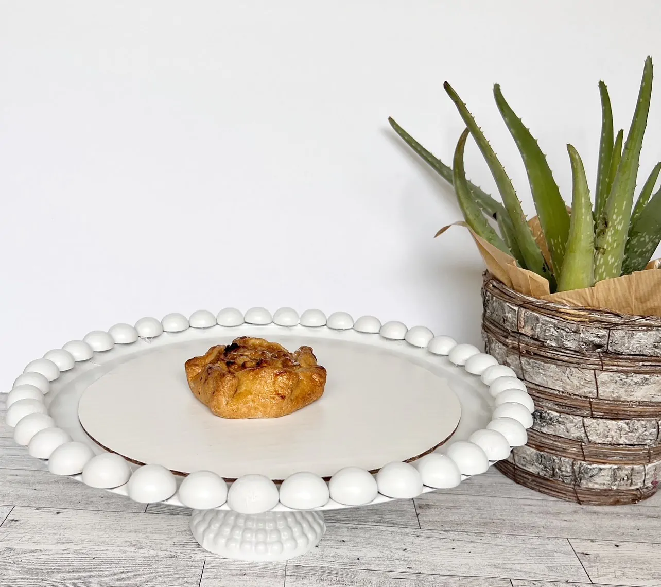 diy cake stand from dollar tree pizza pan