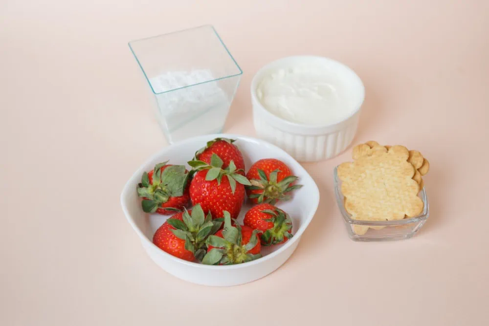 Ingredients for Strawberry Cheesecake bites