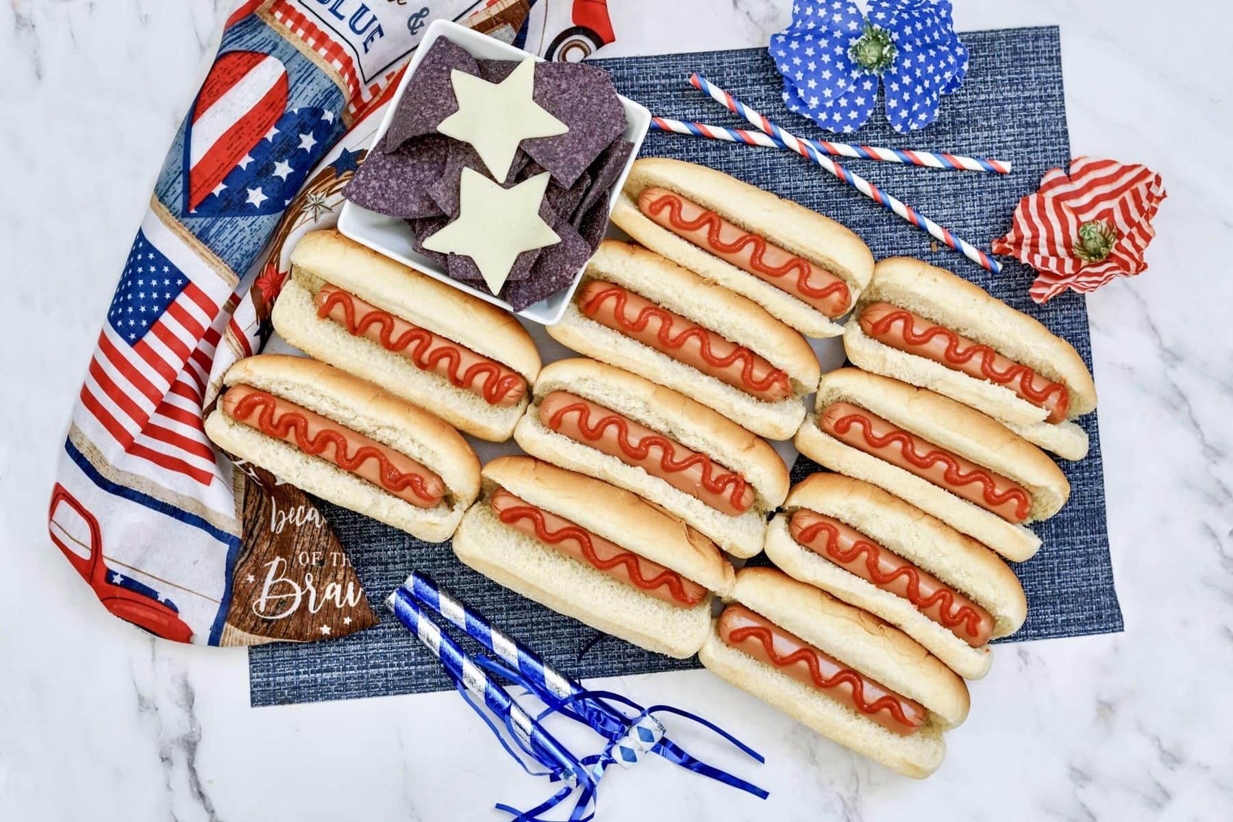 patriotic-hot-dog-bar-best-hot-dog-serving-idea-thrifty-nw-mom