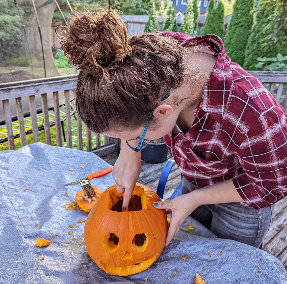 Carving the pumpkin face