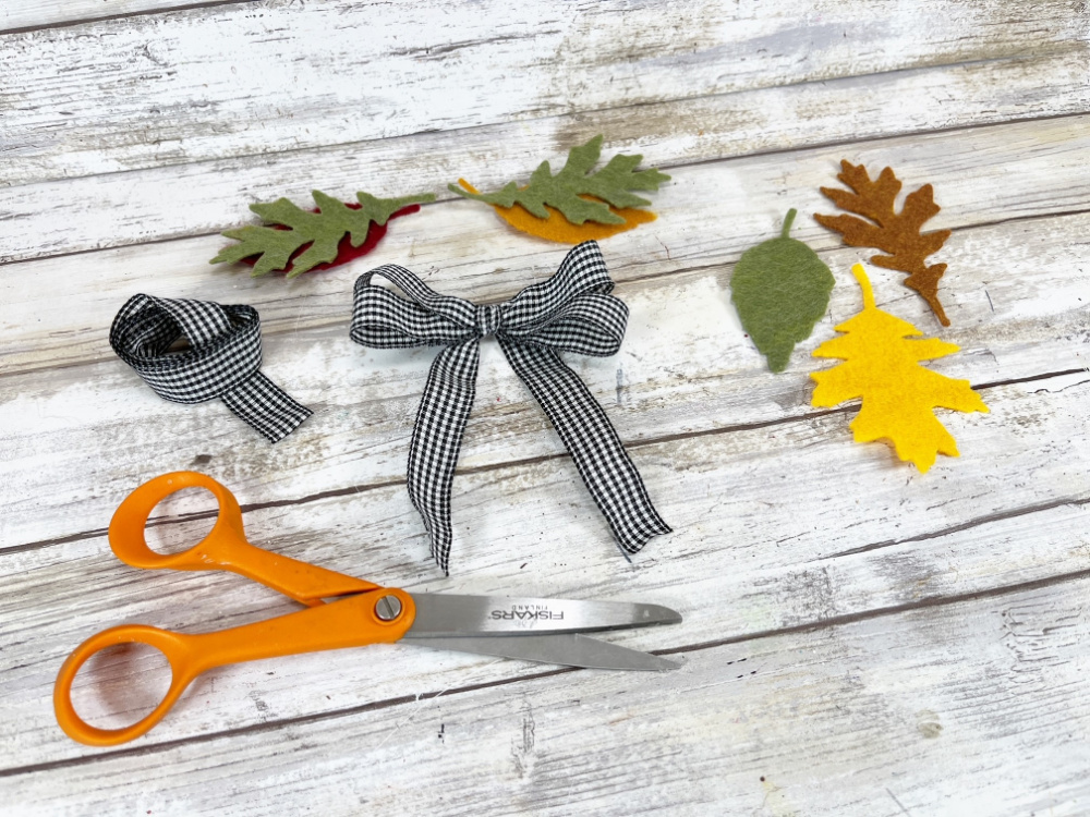 Cutting ribbon for DIY Acorn