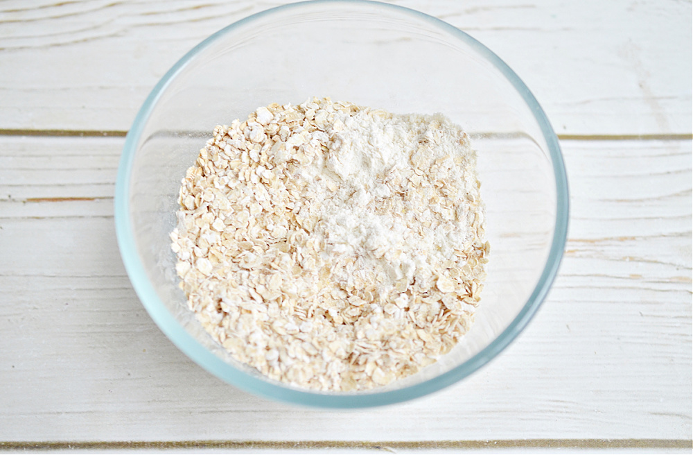 Oatmeal & flour mixed for cookies