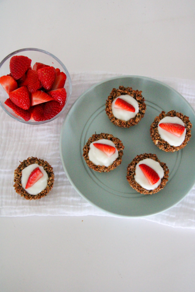 Yogurt with granola and fruit