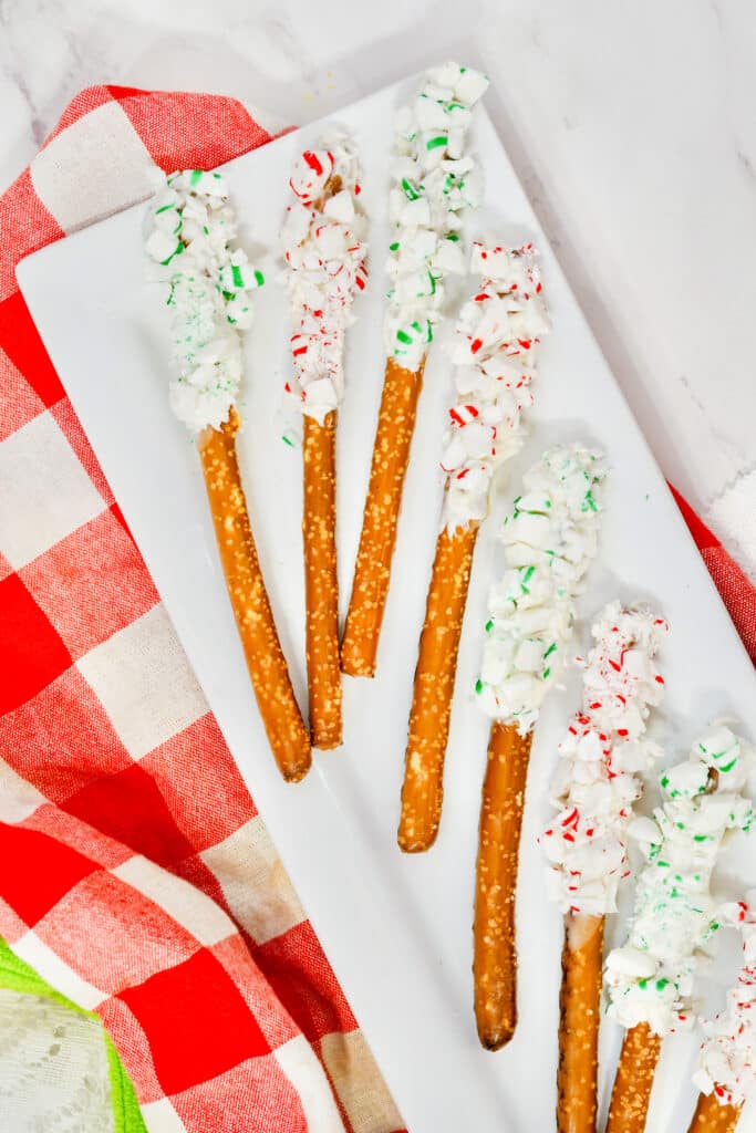 Peppermint & White Chocolate Dipped Pretzel Rods – So Simple & Fun to Make!